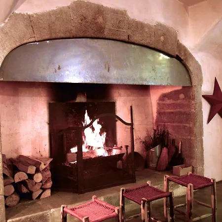 Le Chateau D'uzer Bed & Breakfast 4*
