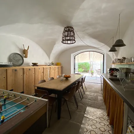 Le Chateau D'uzer Bed & Breakfast