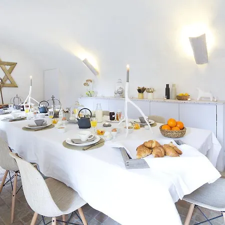 Le Chateau D'uzer Bed & Breakfast