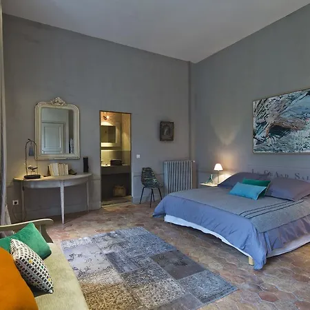 Le Chateau D'uzer Bed & Breakfast