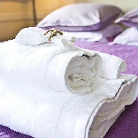 Bed & Breakfast Le Chateau D'uzer 4*