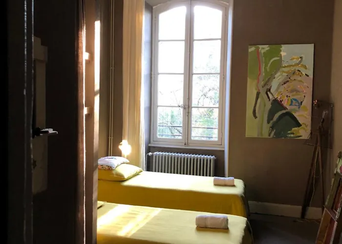 Le Chateau D'uzer Bed & Breakfast
