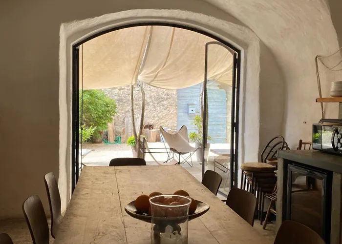 Le Chateau D'uzer