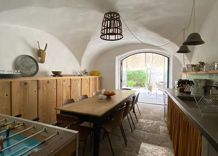 Le Chateau D'uzer Bed & Breakfast