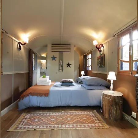 Couette-café Le Château D'uzer 4*