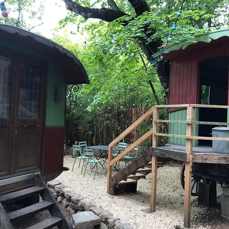 Le Chateau D'uzer Couette-café 4*
