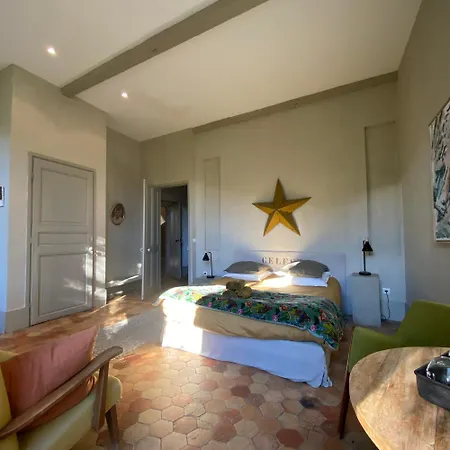 Couette-café Le Chateau D'uzer 4*