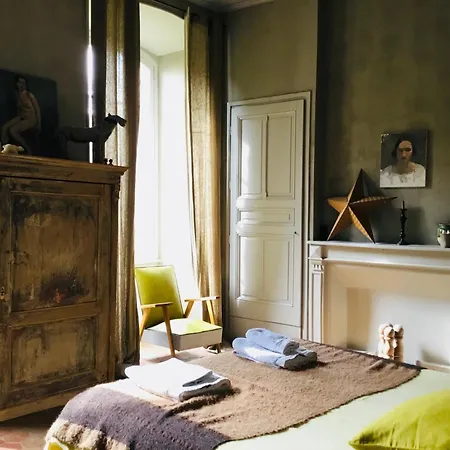 Alojamento de Acomodação e Pequeno-almoço Le Chateau D'uzer 4*