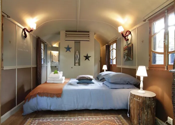 Alojamento de Acomodação e Pequeno-almoço Le Chateau D'uzer 4*