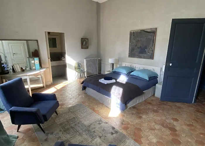 Alojamento de Acomodação e Pequeno-almoço Le Chateau D'uzer 4*