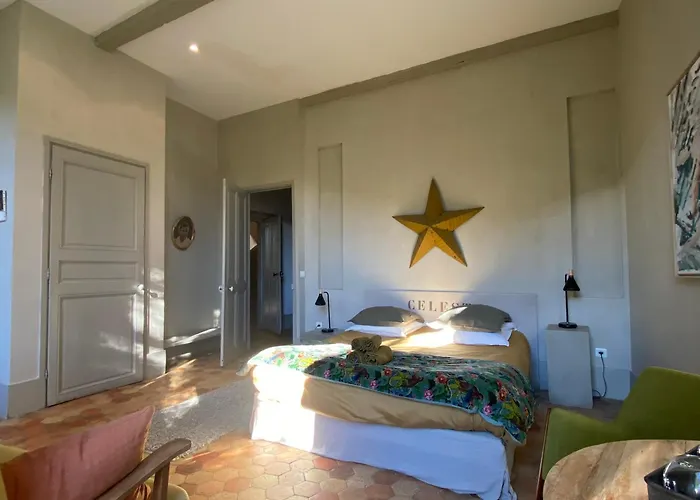 Alojamento de Acomodação e Pequeno-almoço Le Chateau D'uzer 4*