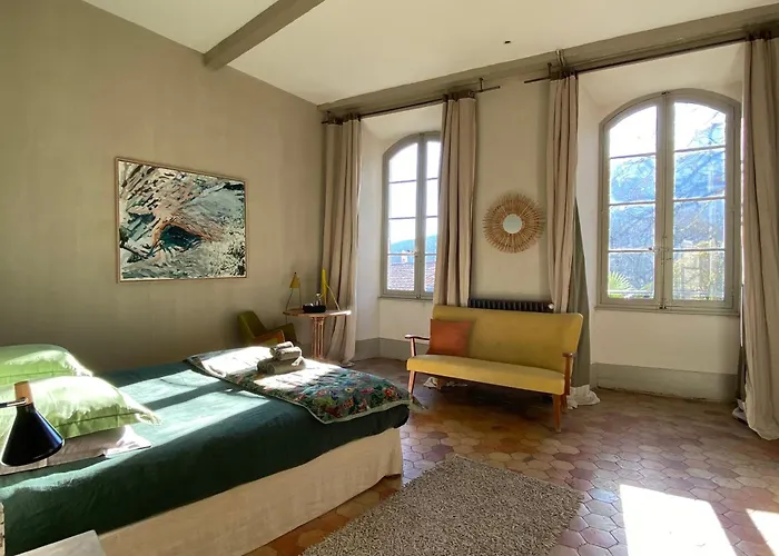 Le Chateau D'uzer Alojamento de Acomodação e Pequeno-almoço Uzer (Ardeche)