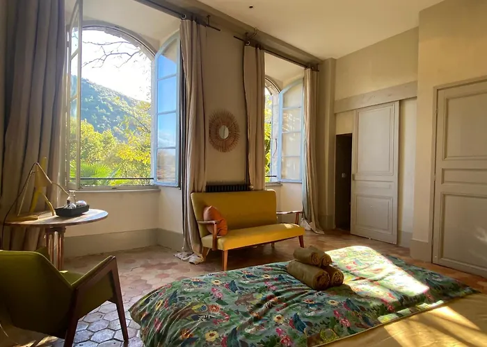 Le Chateau D'uzer 4*